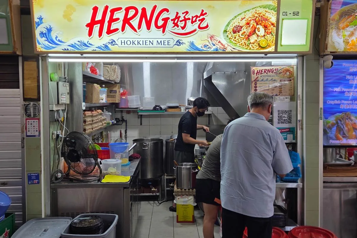 Khám Phá HERNG 好吃: Tiệm Hokkien Mee Mới Tại Toa Payoh