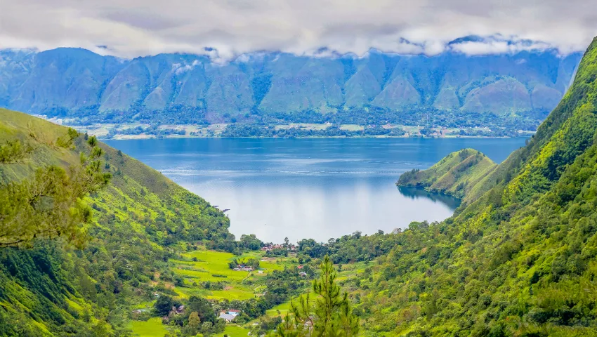 Khám Phá Indonesia: Các Loại Tàu, Lộ Trình và Lựa Chọn Du Khách