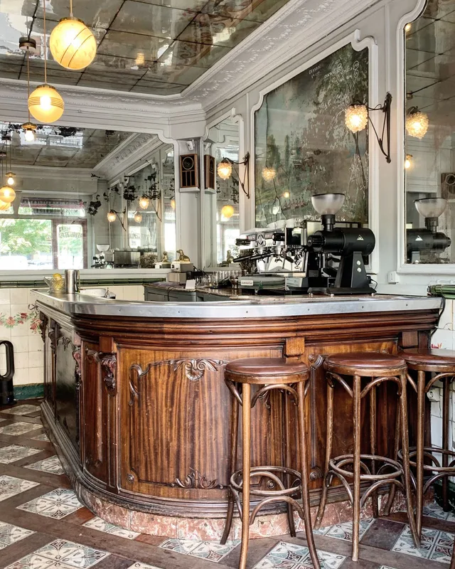 Khám Phá Khu Phố Auteuil Ở Paris Giữa Các Trận Đấu Pháp Mở Rộng