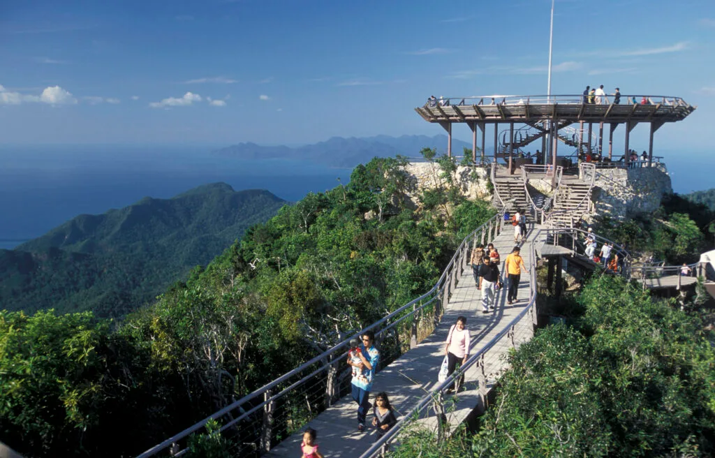 Khám Phá Langkawi: Thiên Đường Bãi Biển, Rừng Ngập Mặn và Thác Nước