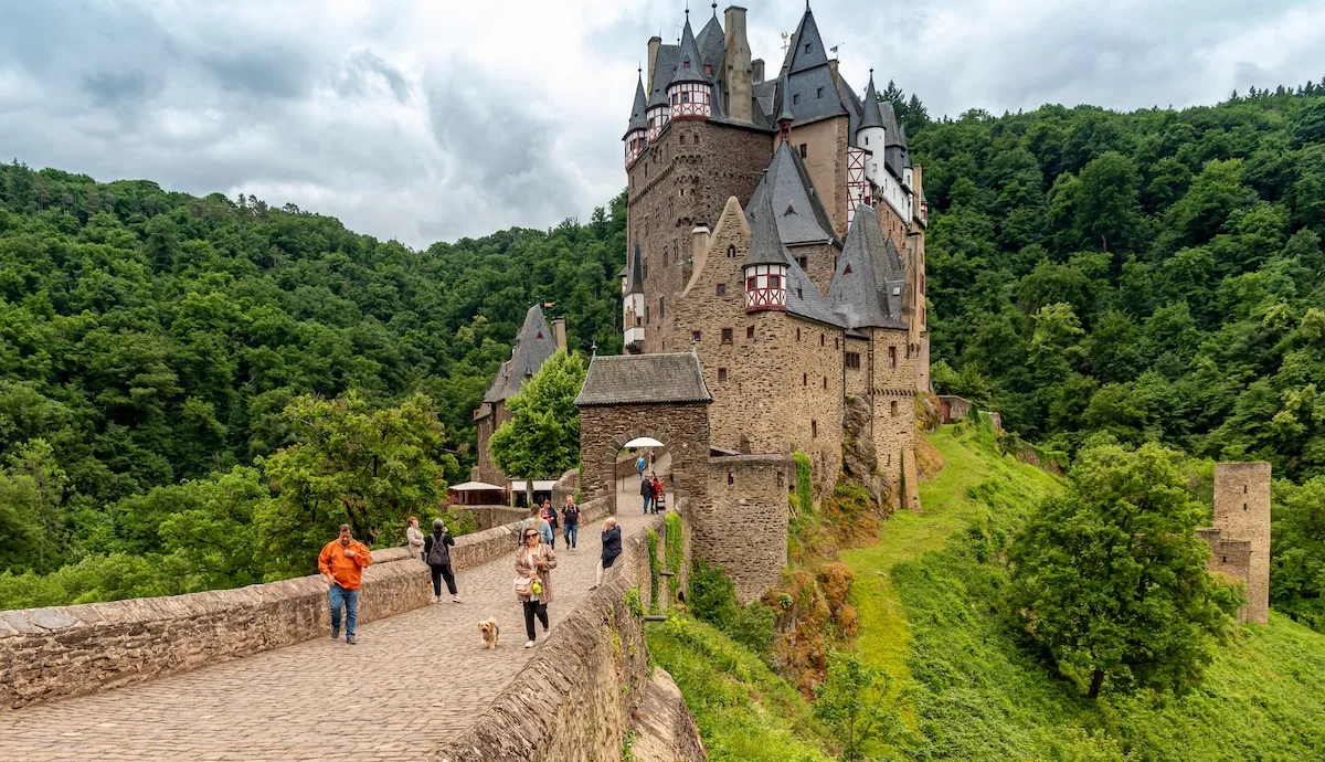 Khám Phá Lâu Đài Fairy-Tale Burg Eltz: Điểm Đến Tuyệt Vời Ở Đức