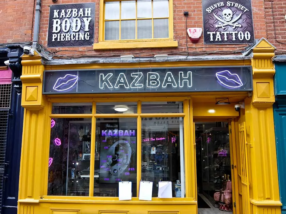 Khám Phá Leicester: Hơn Cả Một Vị Vua Chết Trong Bãi Đỗ Xe