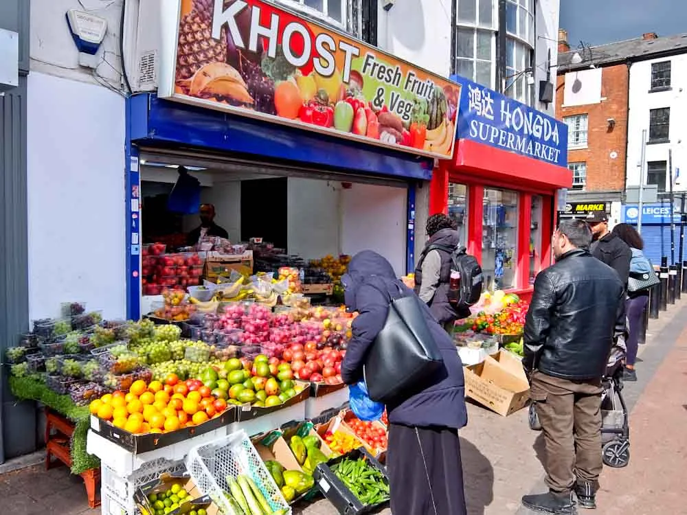Khám Phá Leicester: Hơn Cả Một Vị Vua Chết Trong Bãi Đỗ Xe