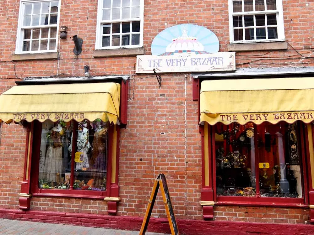 Khám Phá Leicester: Hơn Cả Một Vị Vua Chết Trong Bãi Đỗ Xe