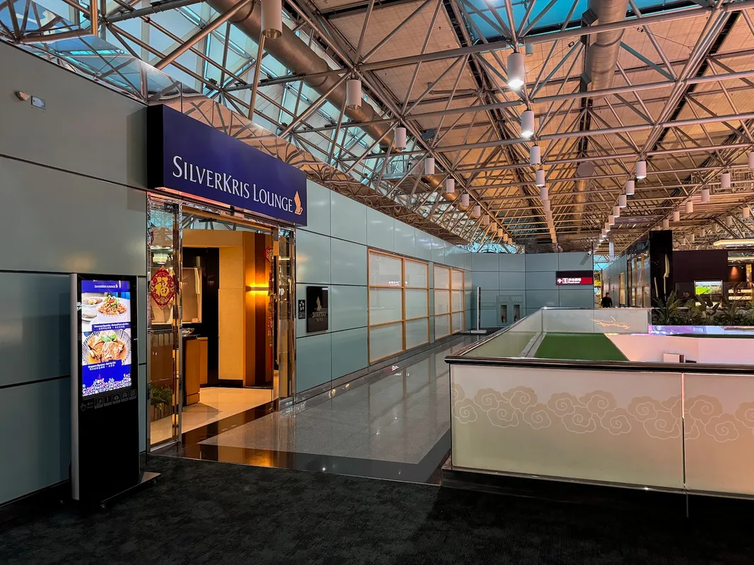 Khám Phá Lounge SilverKris của Singapore Airlines Tại Taipei: Đậm Đà Hương Vị Bánh Mì Tỏi