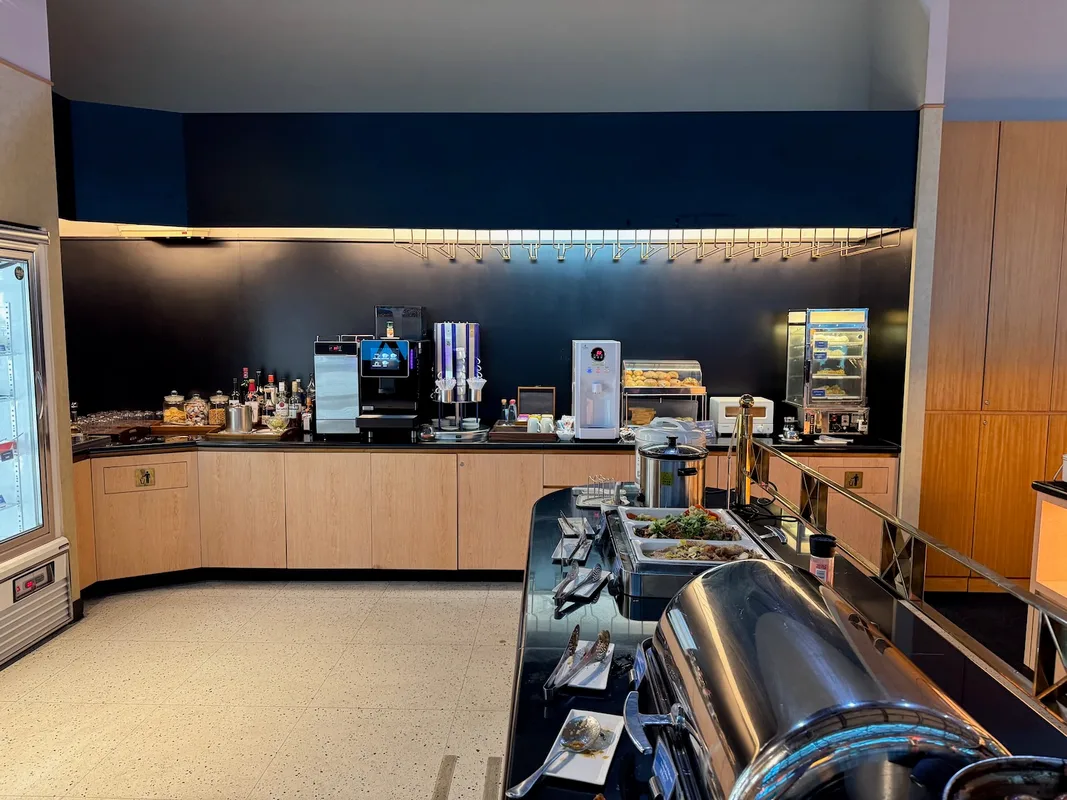 Khám Phá Lounge SilverKris của Singapore Airlines Tại Taipei: Đậm Đà Hương Vị Bánh Mì Tỏi