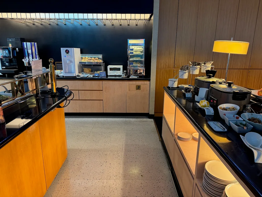 Khám Phá Lounge SilverKris của Singapore Airlines Tại Taipei: Đậm Đà Hương Vị Bánh Mì Tỏi