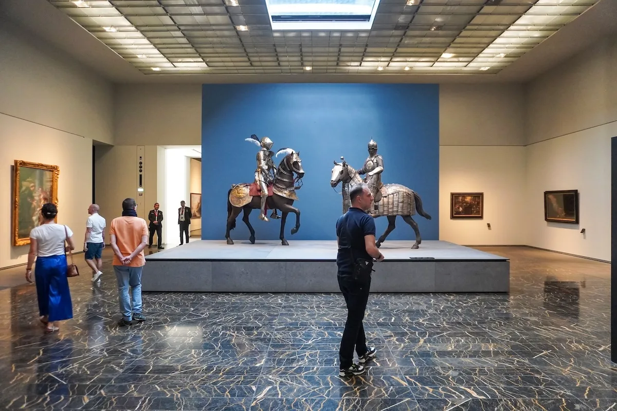 Khám Phá Louvre Abu Dhabi: Viên Ngọc Văn Hóa ở Trung Đông