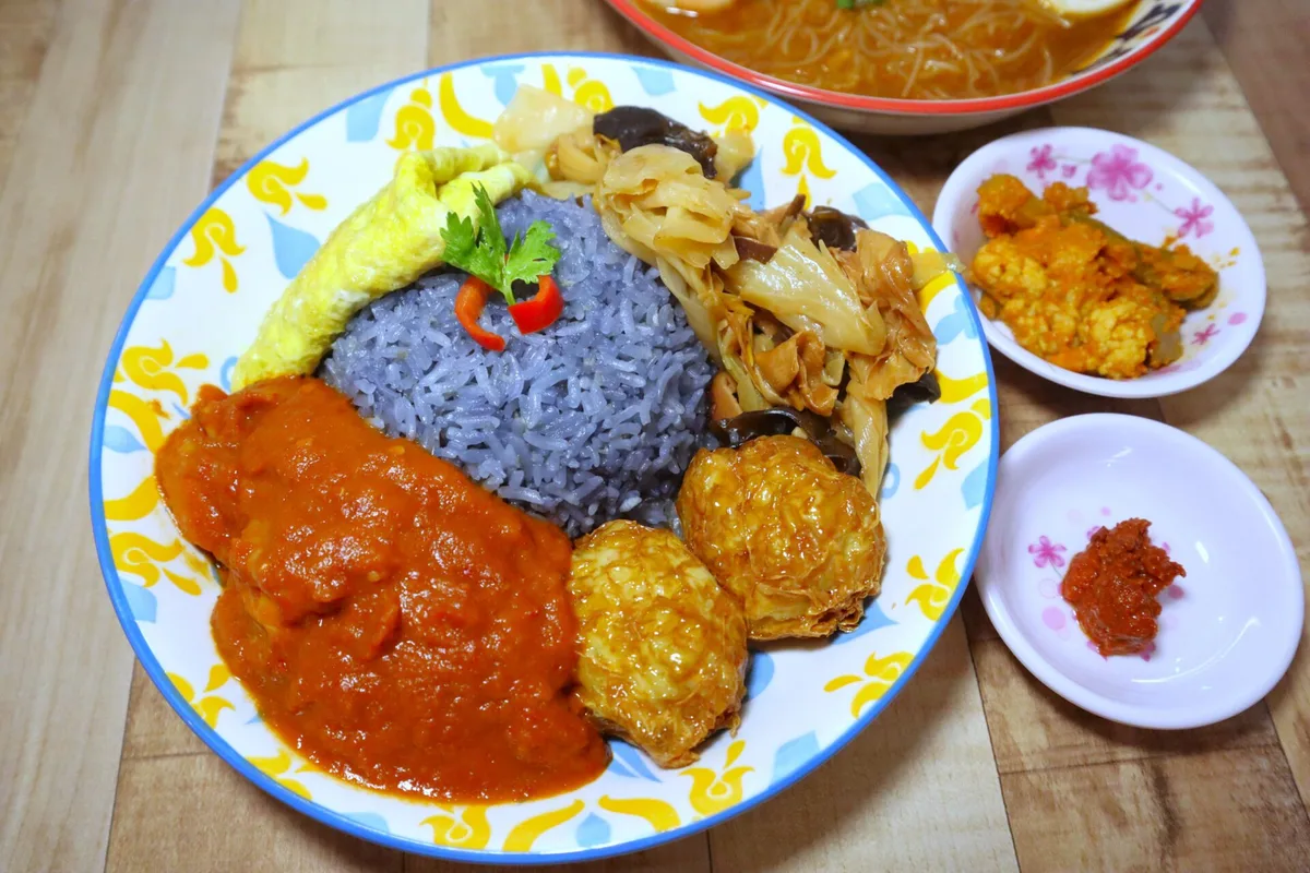Khám Phá Marie’s Lapis Cafe: Nơi Gói Gọn Hương Vị Peranakan Tại Singapore