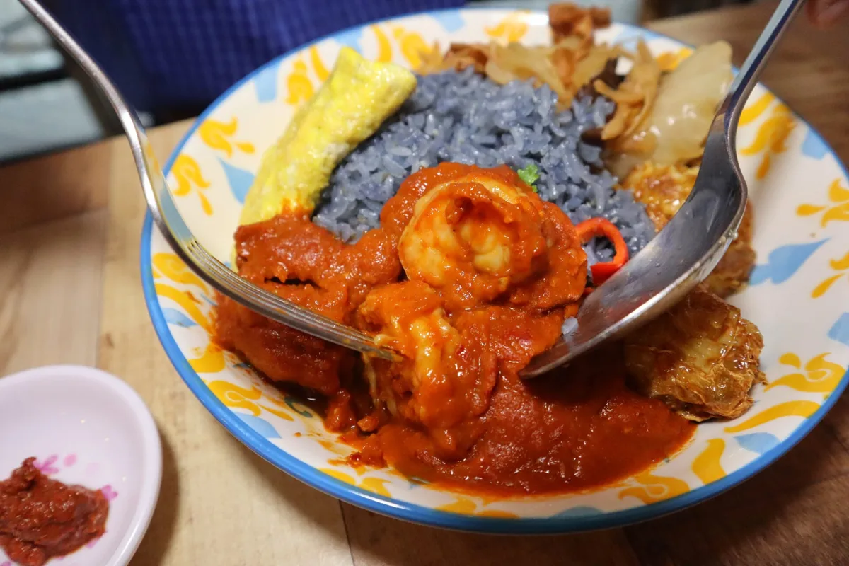 Khám Phá Marie’s Lapis Cafe: Nơi Gói Gọn Hương Vị Peranakan Tại Singapore