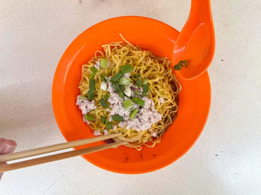 Khám Phá Mì Băm Chả Bò: Món Noodle Nước Đặc Biệt Tại Tampines