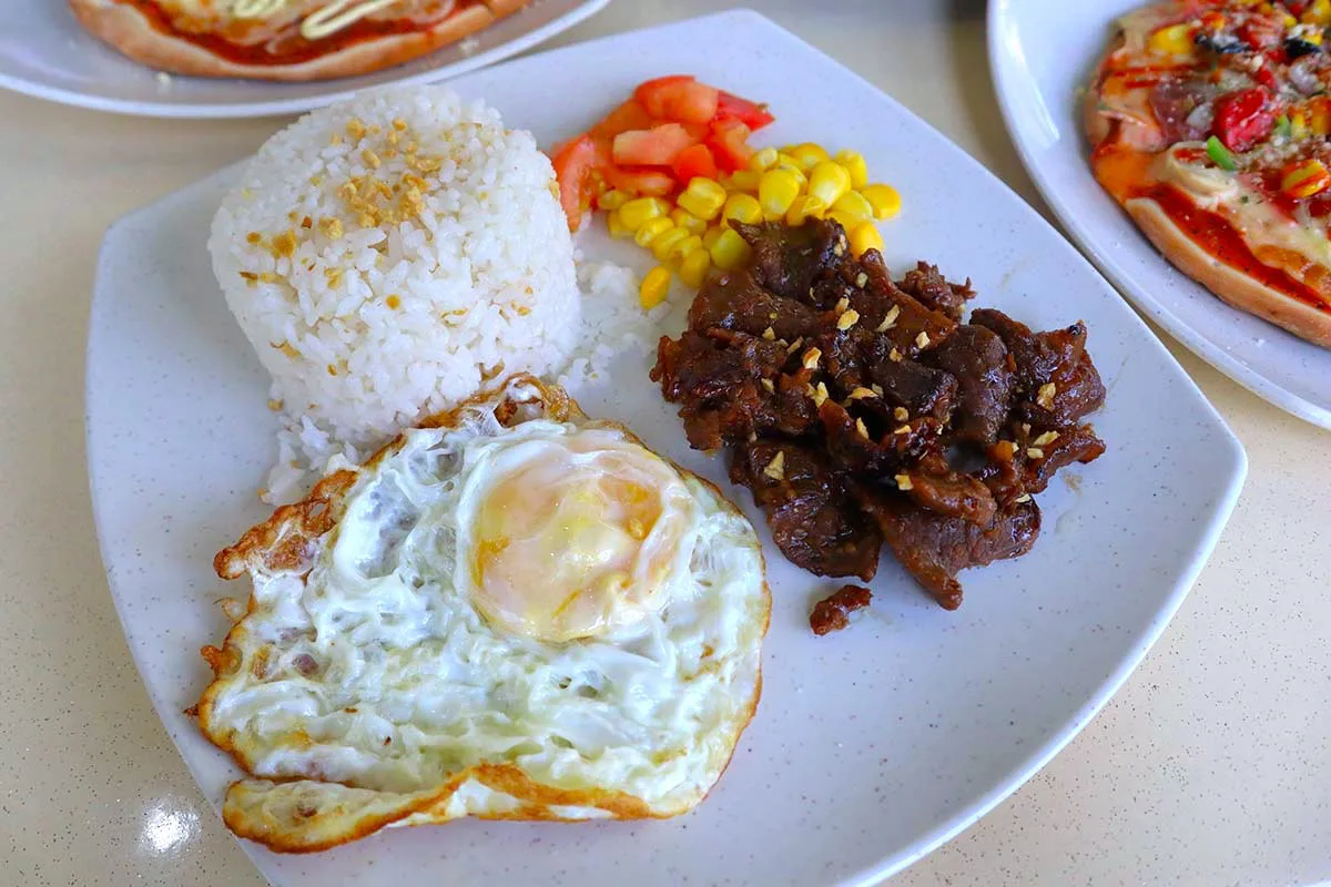 Khám Phá Momma’s Pizza & Rice Meal: Ẩm Thực Philippines Tại Singapore