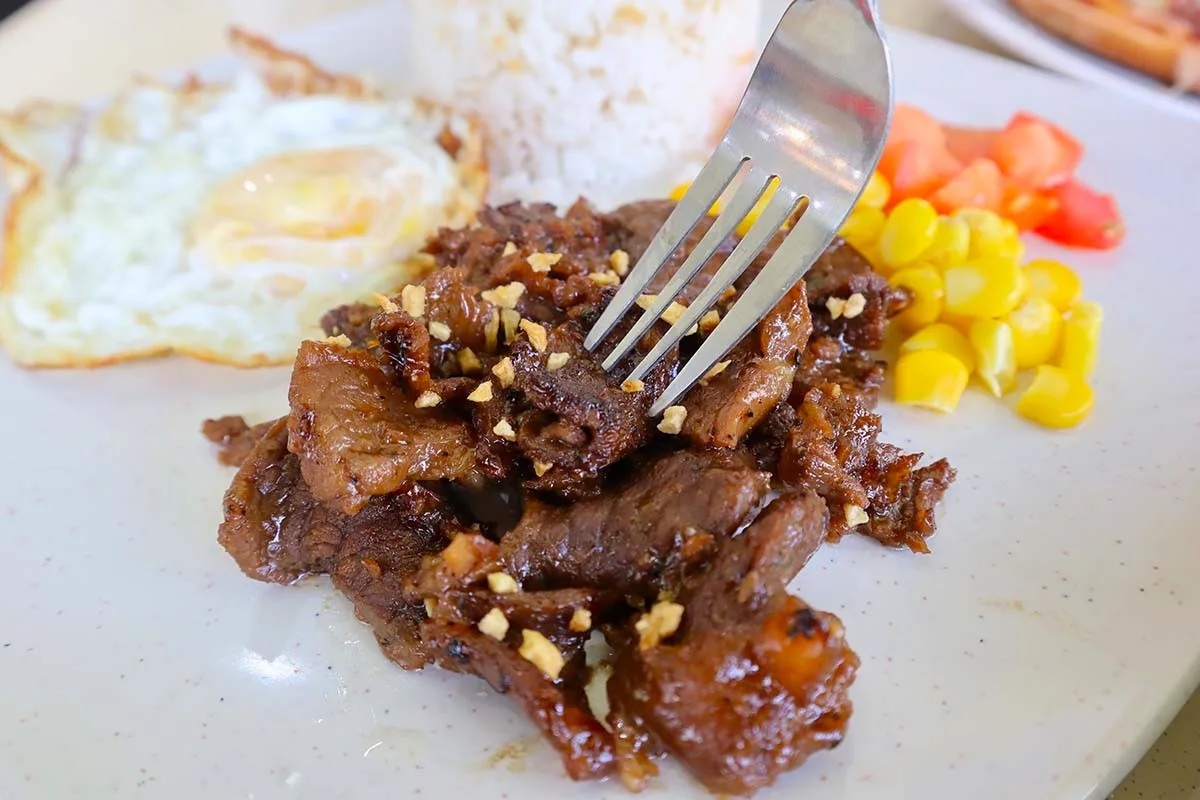 Khám Phá Momma’s Pizza & Rice Meal: Ẩm Thực Philippines Tại Singapore