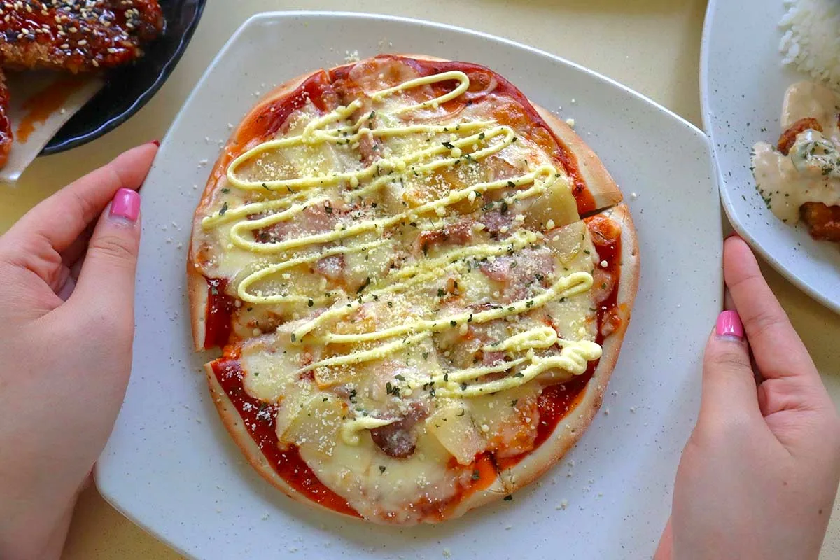 Khám Phá Momma’s Pizza & Rice Meal: Ẩm Thực Philippines Tại Singapore