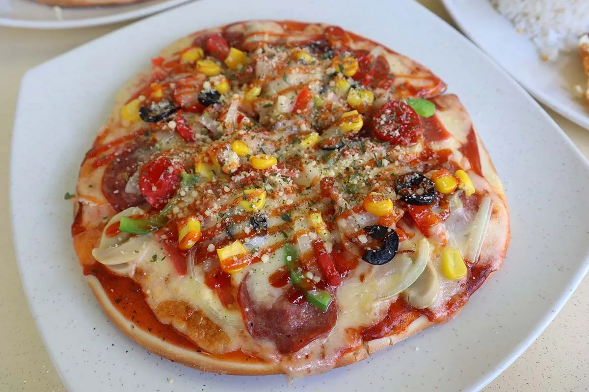 Khám Phá Momma’s Pizza & Rice Meal: Ẩm Thực Philippines Tại Singapore