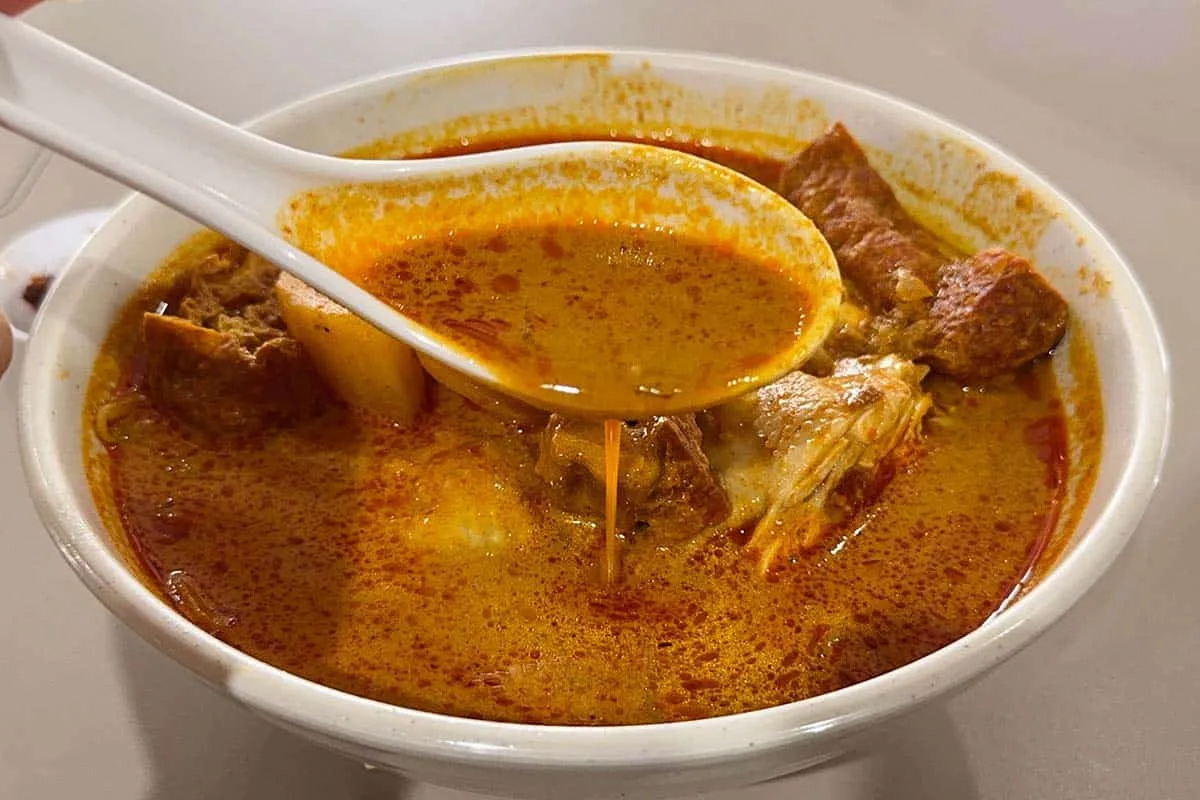 Khám Phá Món Mì Gà Xào Masala: Hương Vị Ấm Áp Thời Thơ Ấu