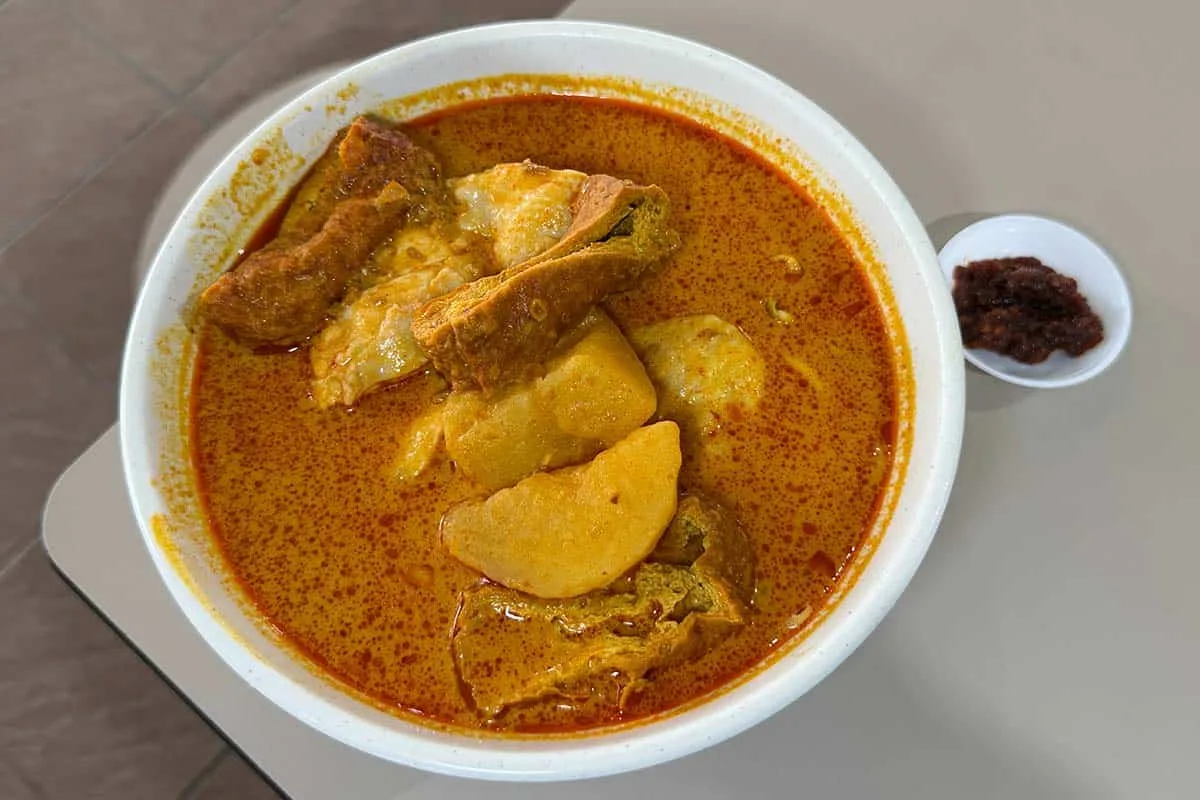 Khám Phá Món Mì Gà Xào Masala: Hương Vị Ấm Áp Thời Thơ Ấu