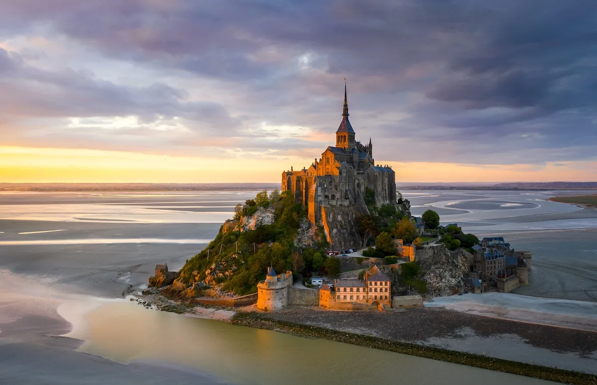Khám Phá Mont-Saint-Michel: Hòn Đảo Trung Cổ Biến Mất Giữa Biển Cả