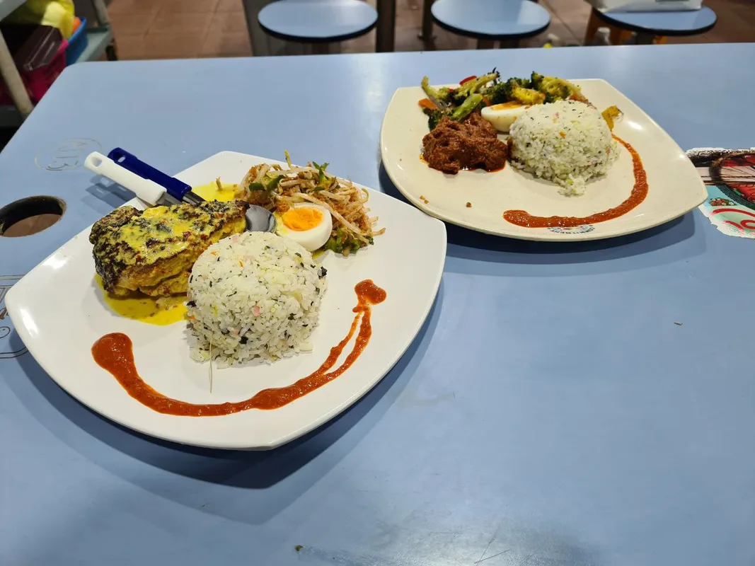 Khám Phá Nasi Ulam Tại Amoy Street Food Centre: Một Món Ngon Đặc Trưng Của Malaysia