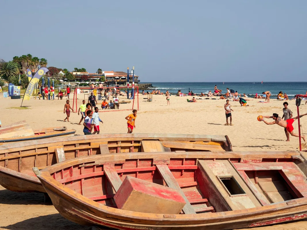 Khám Phá Nét Đặc Sắc Bóng Đá Cape Verde Từ Những Bãi Biển Xinh Đẹp