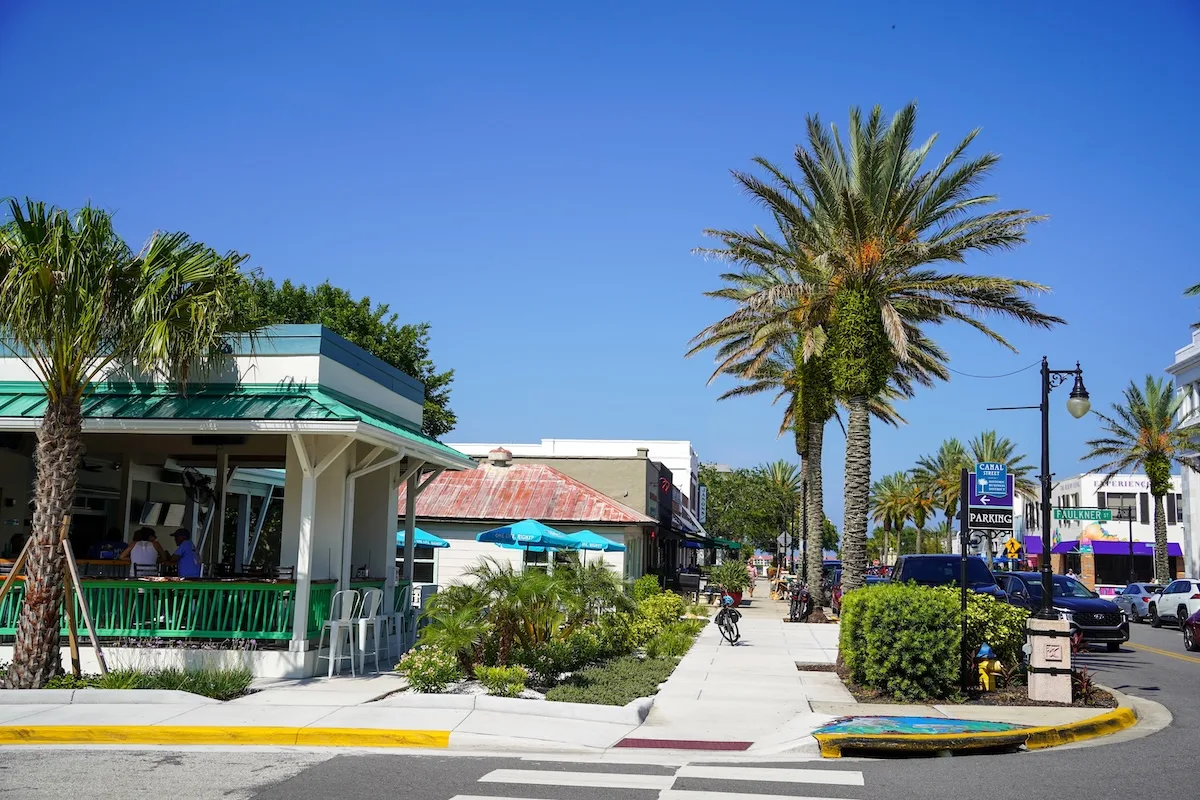 Khám Phá New Smyrna Beach: Bãi Biển Đẹp và Hấp Dẫn Của Florida