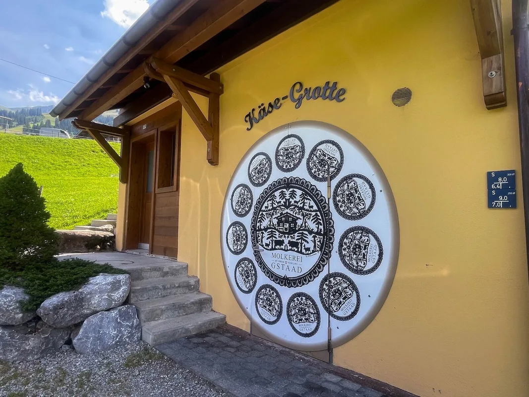 Khám Phá ‘Nhà Thờ Phô Mai’ Ẩn Giấu Dưới Gstaad, Thụy Sĩ