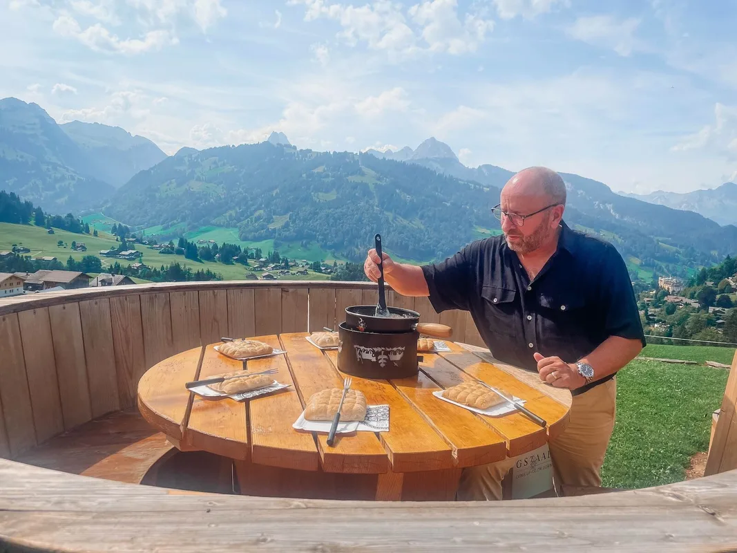 Khám Phá ‘Nhà Thờ Phô Mai’ Ẩn Giấu Dưới Gstaad, Thụy Sĩ