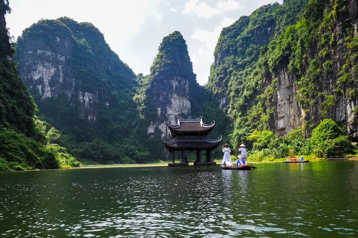 Khám Phá Những Hang Động Kỳ Vĩ Nhất Việt Nam