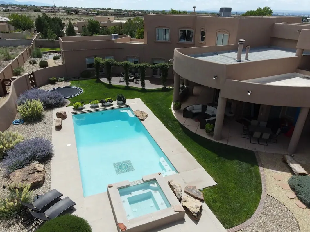 Khám Phá Những Ngôi Nhà Airbnb Đầy Chất Tây Nam Tại Albuquerque