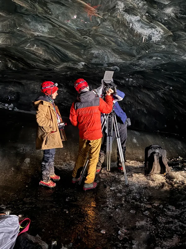 Khám Phá Những Tảng Băng Đang Biến Mất Tại Iceland Qua Góc Nhìn Của Đạo Diễn Sara Dosa