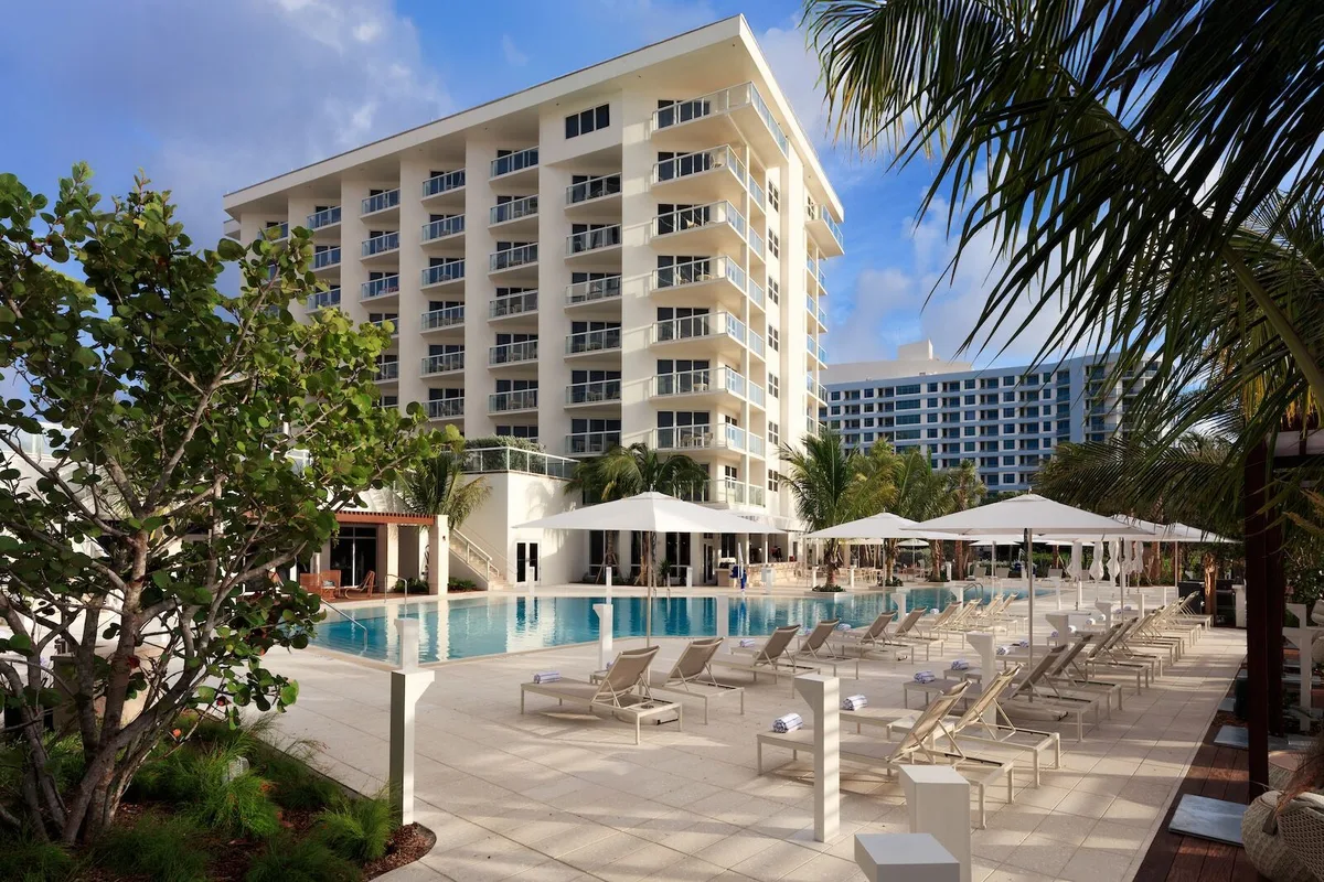 Khám Phá Pompano Beach: Thiên Đường Biển Bị Bỏ Qua Tại Florida