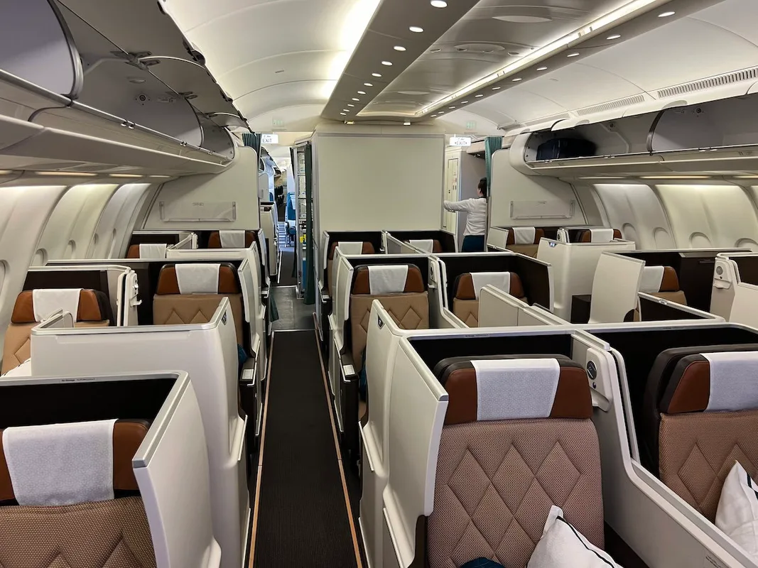 Khám Phá Qsuites Của Qatar Airways: Tất Tần Tật Về Các Chuyến Bay Và Máy Bay