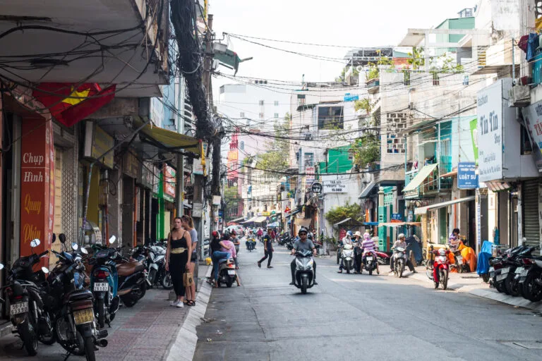 Khám Phá Sài Gòn: Thế Giới Hỗn Loạn Đầy Hấp Dẫn
