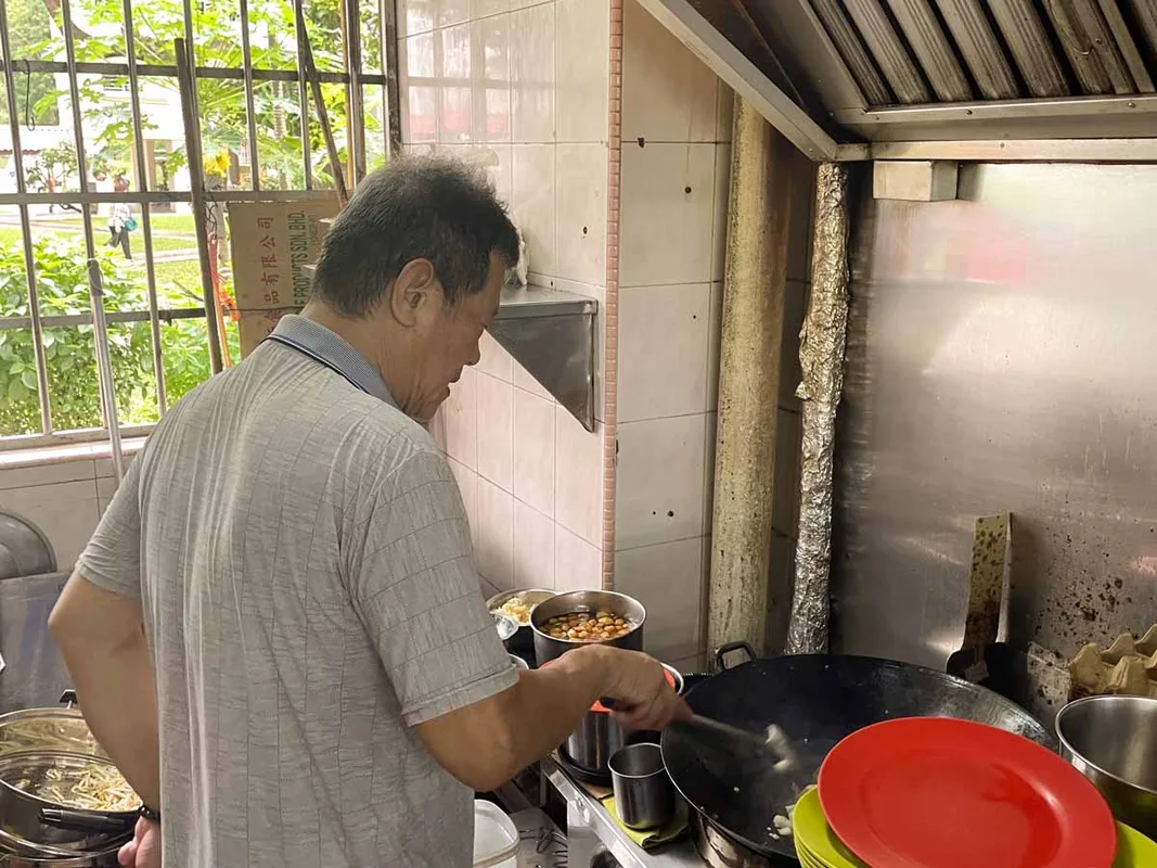 Khám Phá Sheng Cheng Char Kway Teow: Tín Đồ Ẩm Thực Hàng Đầu Ở Singapore