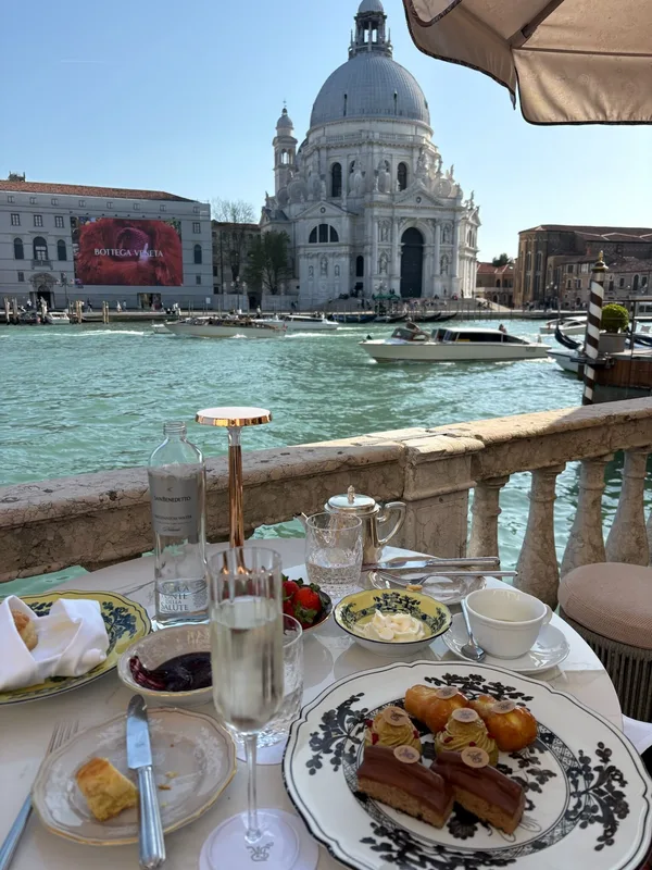 Khám Phá St. Regis Venice: Khách Sạn Đẳng Cấp Khác Biệt Tại Thành Phố Kênh Đào