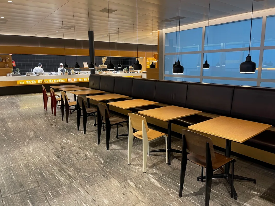 Khám Phá SWISS Senator Lounge Zurich: Thiên Đường Dành Cho Du Khách
