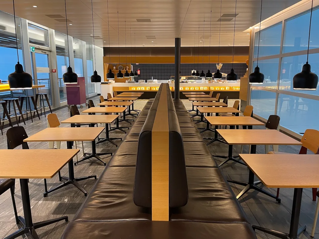 Khám Phá SWISS Senator Lounge Zurich: Thiên Đường Dành Cho Du Khách