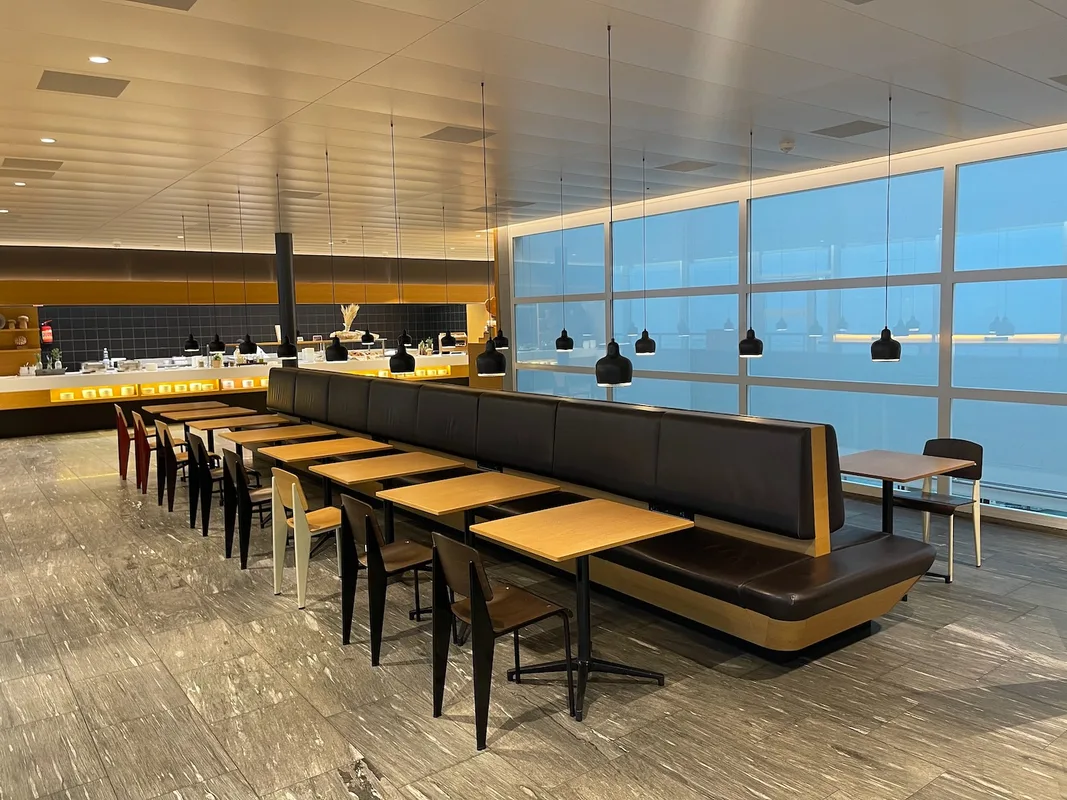 Khám Phá SWISS Senator Lounge Zurich: Thiên Đường Dành Cho Du Khách