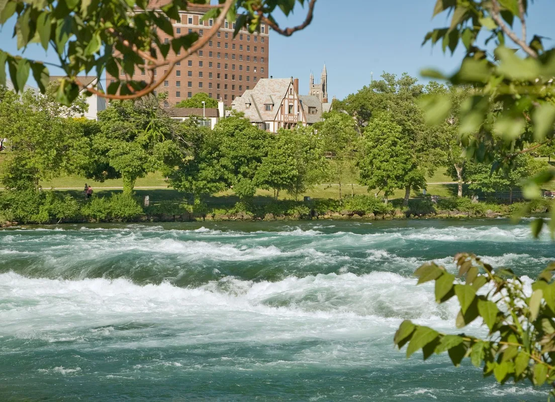 Khám Phá Thác Niagara: Những Điều Cần Biết Khi Du Lịch Hai Bên