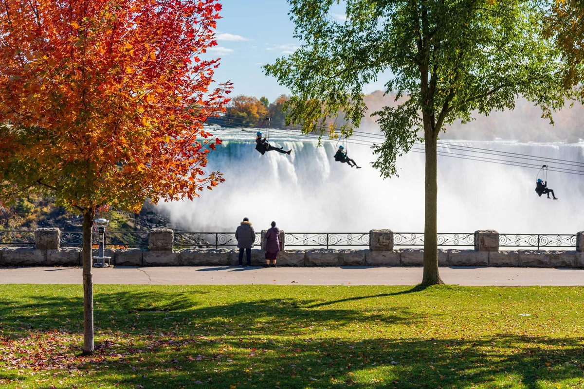 Khám Phá Thác Niagara: Những Điều Cần Biết Khi Du Lịch Hai Bên