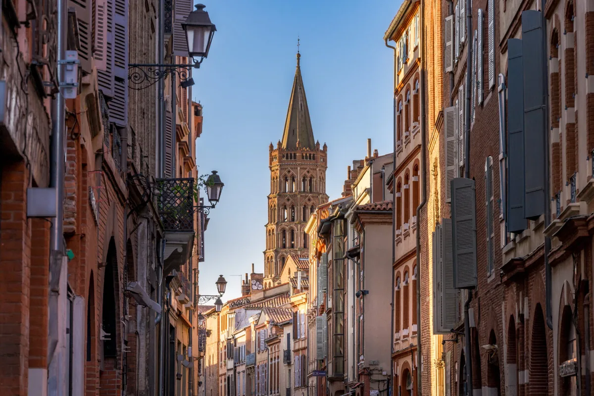 Khám Phá Thành Phố Hồng Toulouse và Vùng Haute-Garonne