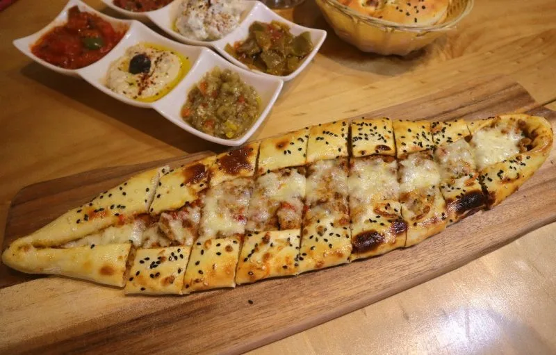 Khám Phá The Mediterranean Deli Turk: Trải Nghiệm Ẩm Thực Thổ Nhĩ Kỳ Tại Singapore