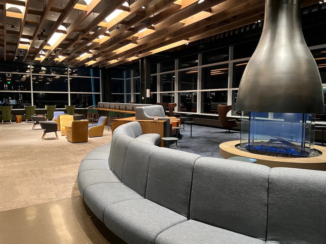 Khám Phá Thẻ Tín Dụng Atmos Rewards Summit: Có Gì Cuốn Hút?