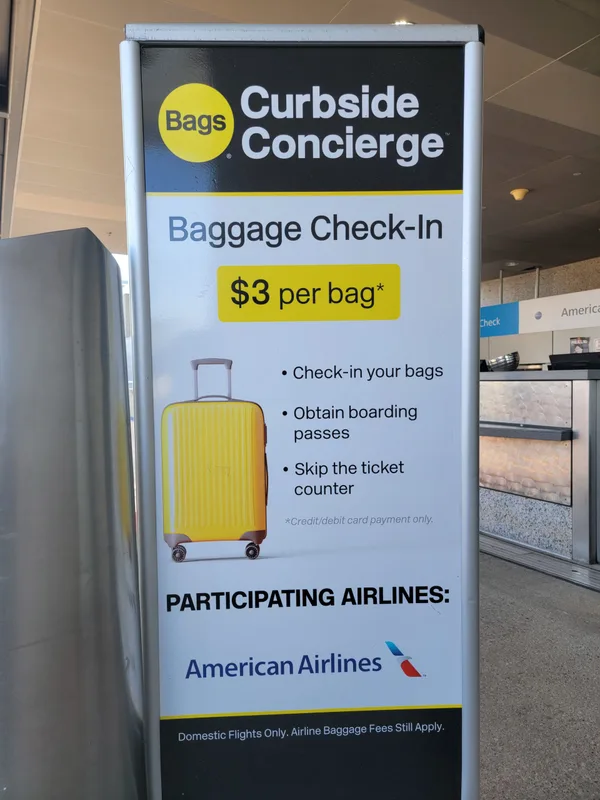 Airlines Introduce Baggage Check Fees at Houston Airport