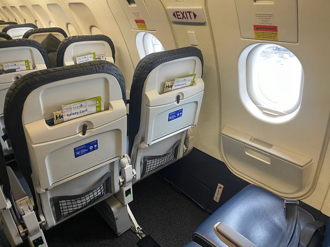 Khi Hành Khách Tự Phong Làm Cảnh Sát Bay: Vụ Việc Trong Hàng Ghế Thoát Hiểm Của United Airlines