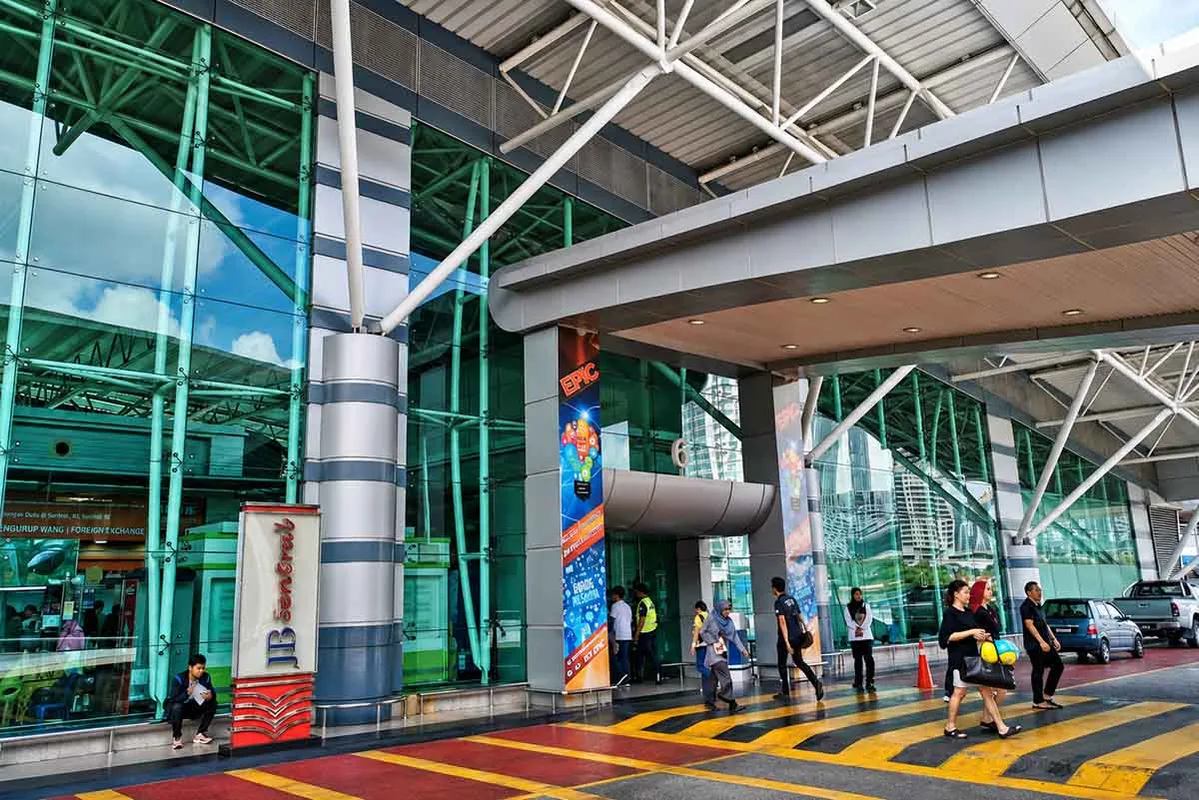 Kinh Nghiệm Di Chuyển Từ Singapore Đến Johor Bahru Năm 2026: Xe Buýt, Tàu Hỏa và Taxi