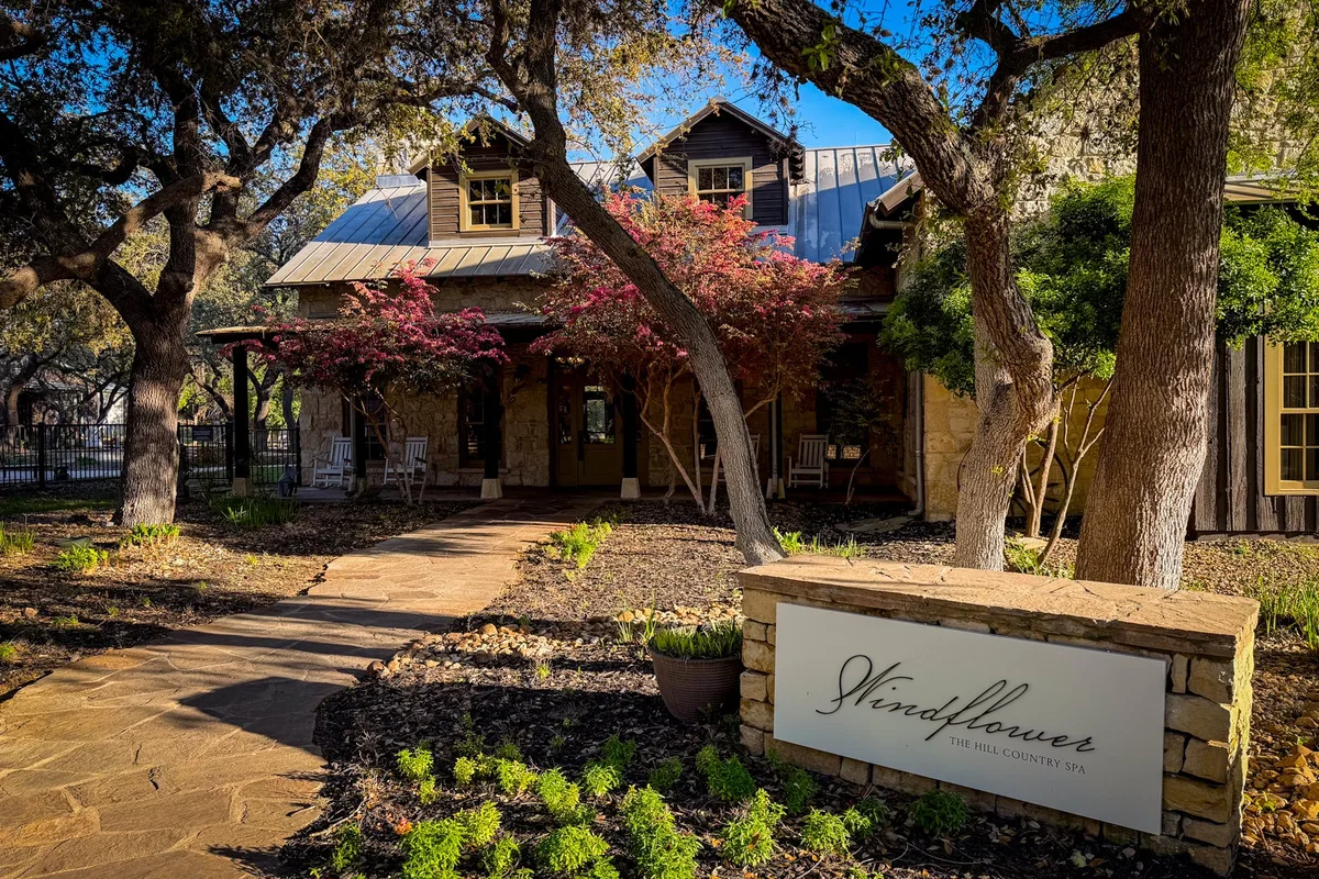 Kỳ Nghỉ Tuyệt Vời Bên Hồ Bơi Như Bãi Biển Tại San Antonio