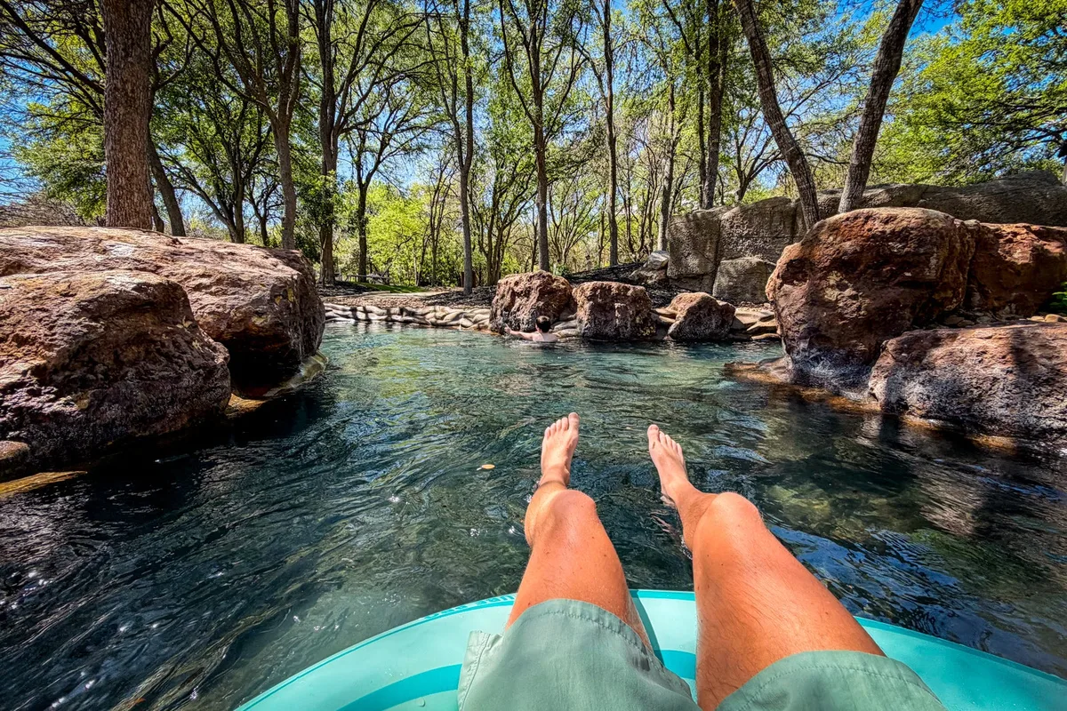 Kỳ Nghỉ Tuyệt Vời Bên Hồ Bơi Như Bãi Biển Tại San Antonio