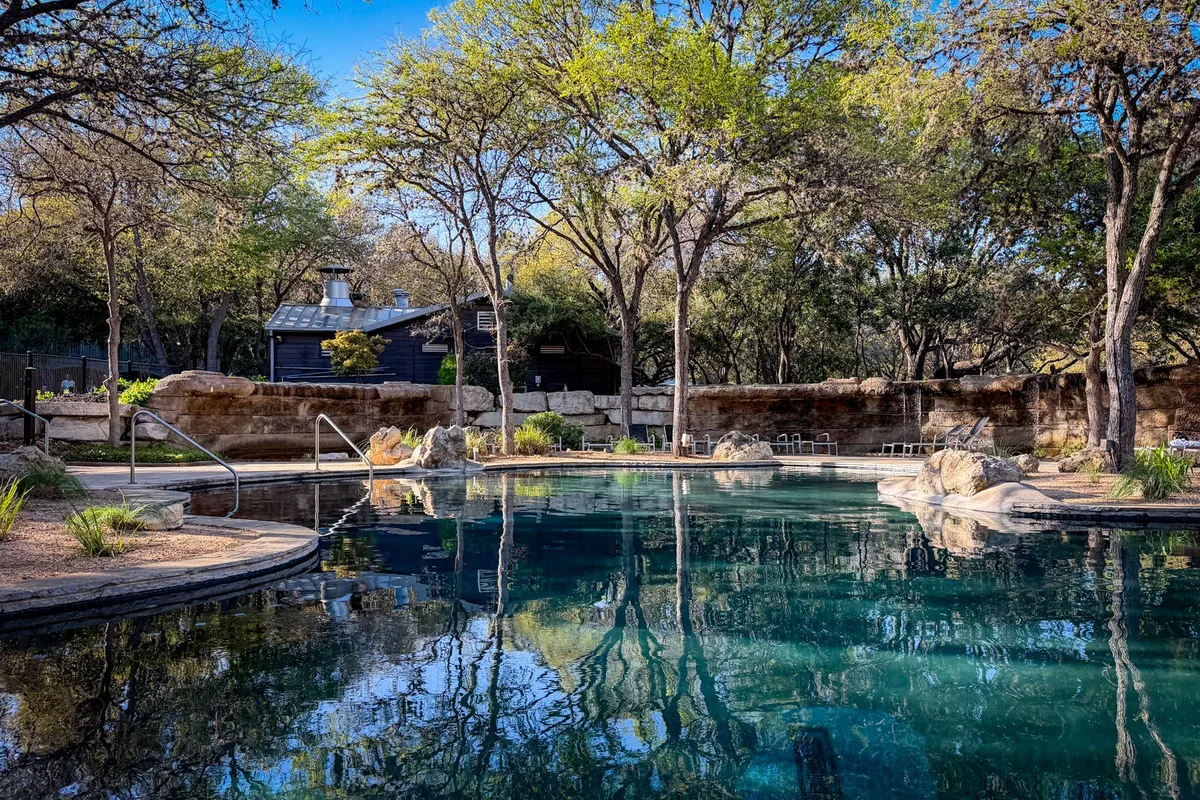 Kỳ Nghỉ Tuyệt Vời Bên Hồ Bơi Như Bãi Biển Tại San Antonio