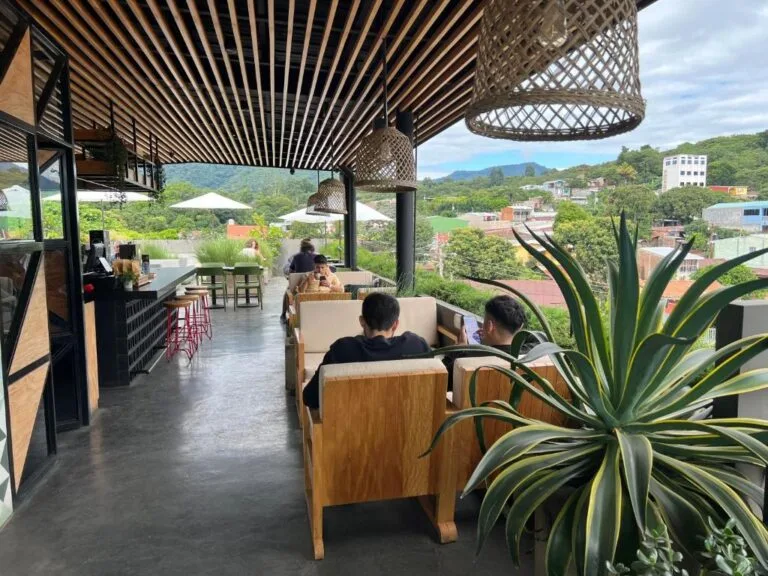 Lạc bước giữa Làng Hoa El Salvador, chuyến đi không thể vội